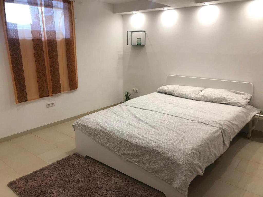 Bescheidene Untergeschoss Wohnung In Guter Lage. Cologne Exterior photo