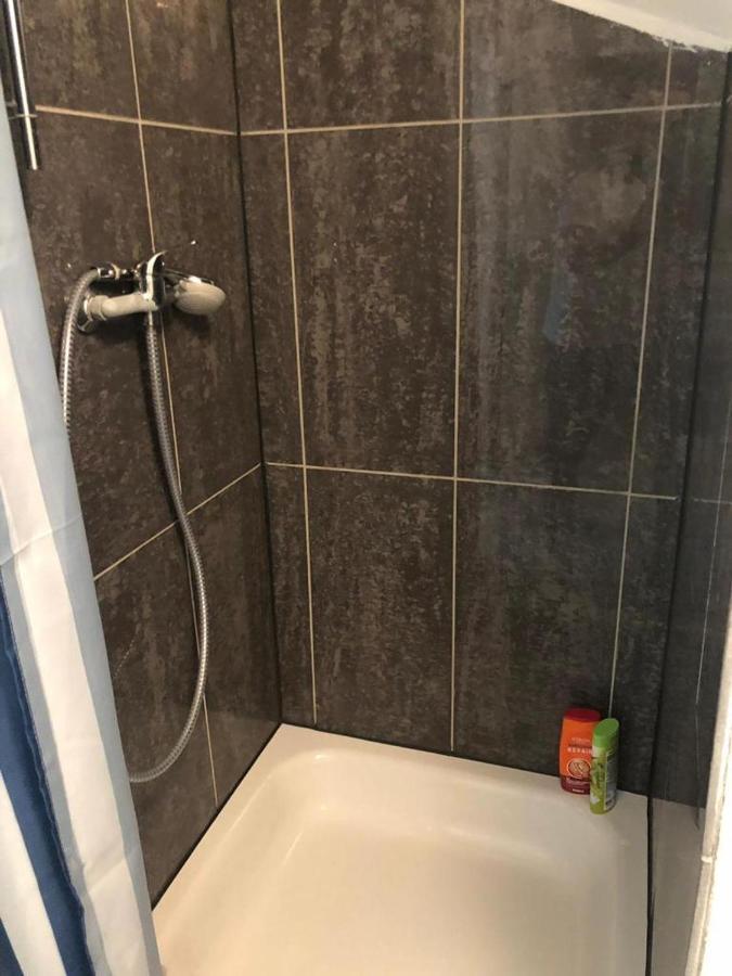 Bescheidene Untergeschoss Wohnung In Guter Lage. Cologne Exterior photo
